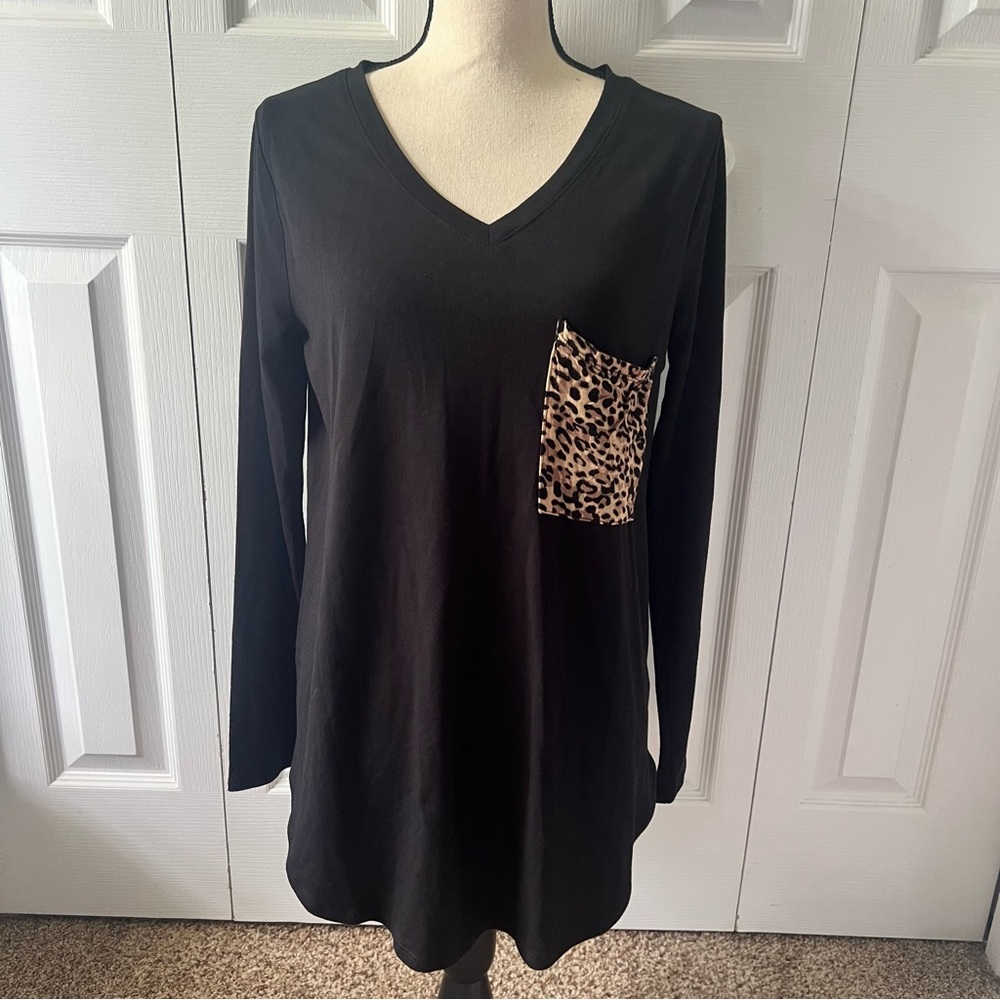 Zenana Outfitters Black Tunic with Leopard Accent Size Large